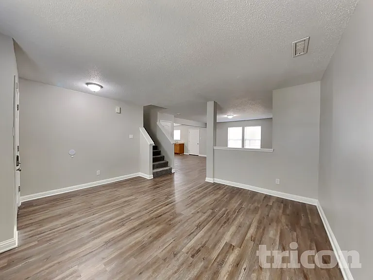 1840 Blackmore Dr — Photo 2