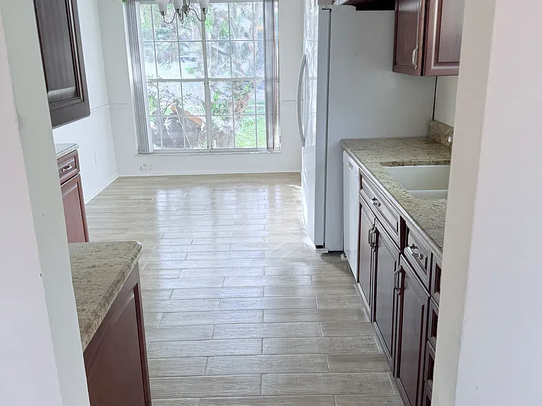 651 Queensbridge Dr — Photo 6