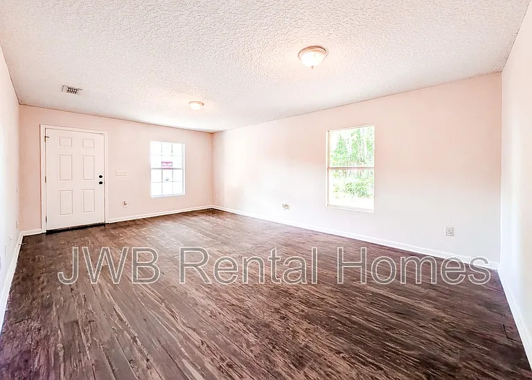 2037 Sessions Ln — Photo 4