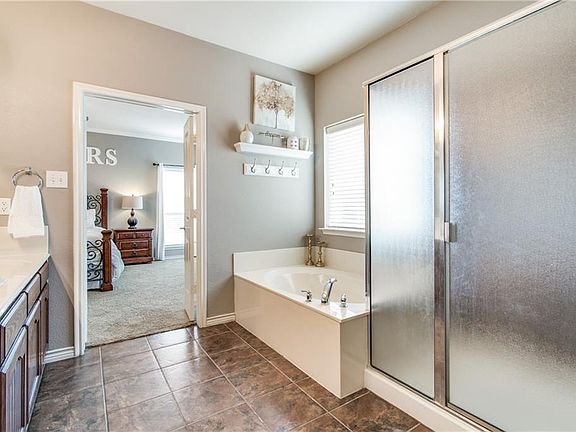 5th image of 2616 Golfview Dr