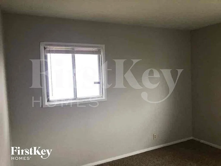 5050 Patricia St — Photo 7