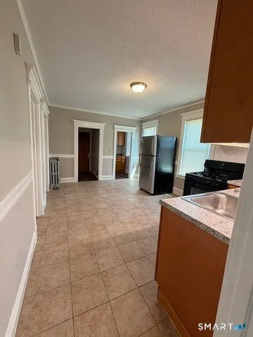 370 Maple Ave — Photo 8