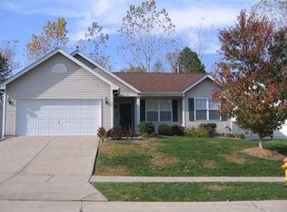 12120 Glenpark Dr, Maryland Heights, MO 63043