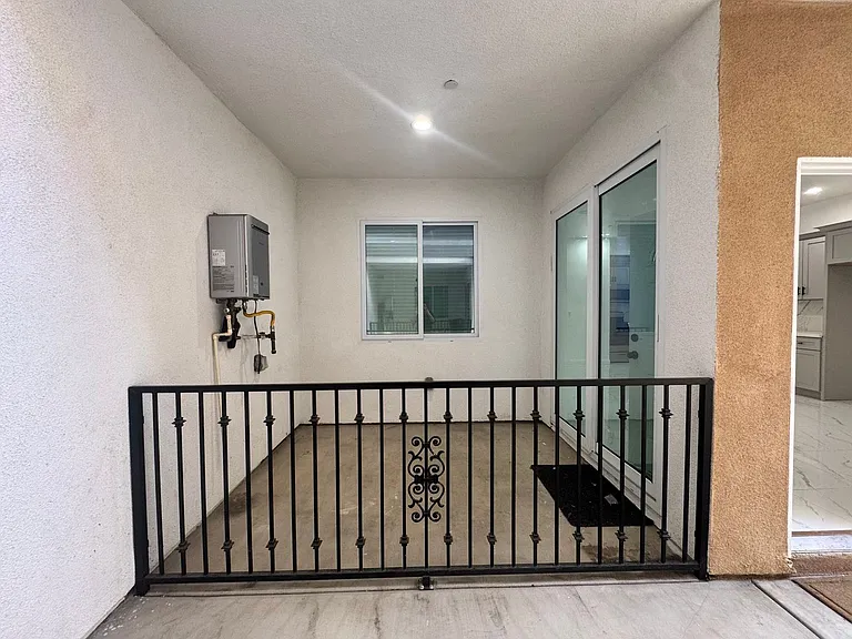16220 Arrow Blvd — Photo 9