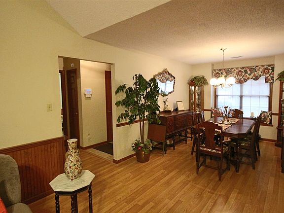 3rd image of 4119 Naragansett Cv