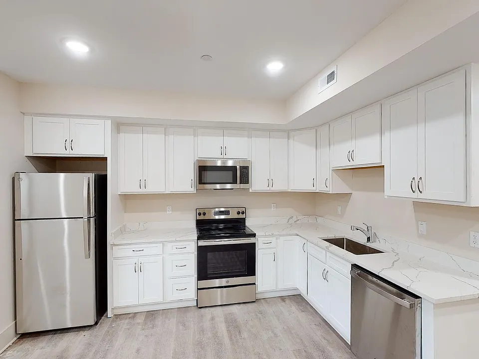 917 Sheridan St NW #1
