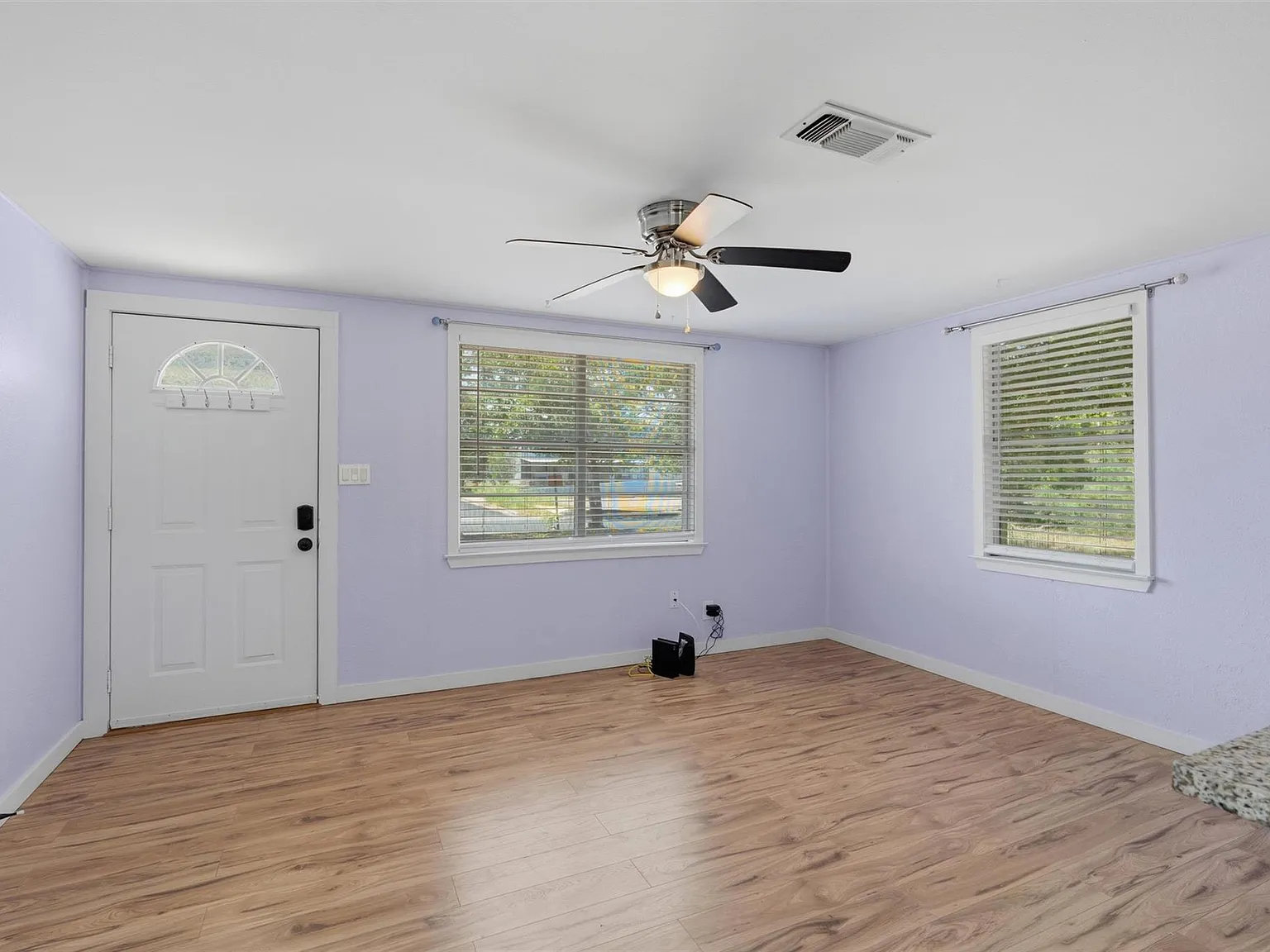 3 bed, 2.0 bath, 1056 sqft, $1,695 — Photo 4