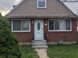 943 Lakeville Rd, New Hyde Park, NY 11040