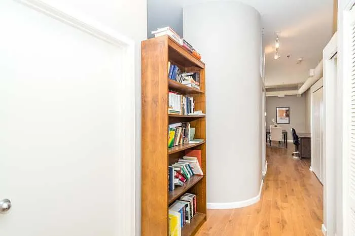 1000 E 53rd St #6 — Photo 7