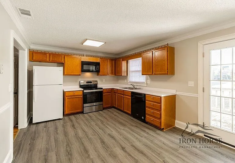 116 Barrington Dr #4 — Photo 7