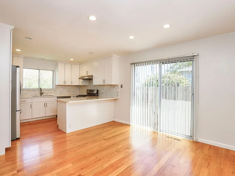 264 W Oakwood Blvd — Photo 13
