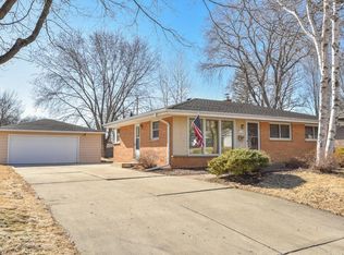 W182N8979 Princeway Dr, Menomonee Falls, WI 53051