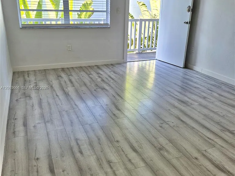 344 Meridian Ave #4B — Photo 2