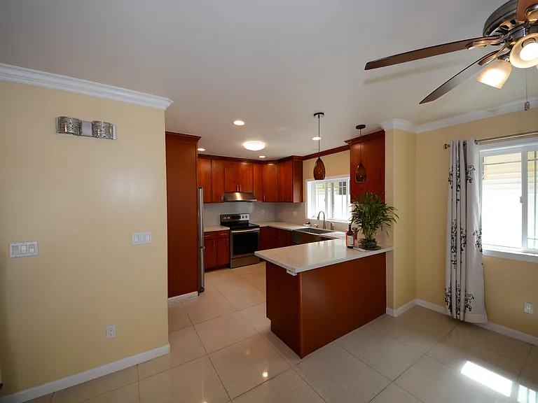 1517 Palolo Ave — Photo 2