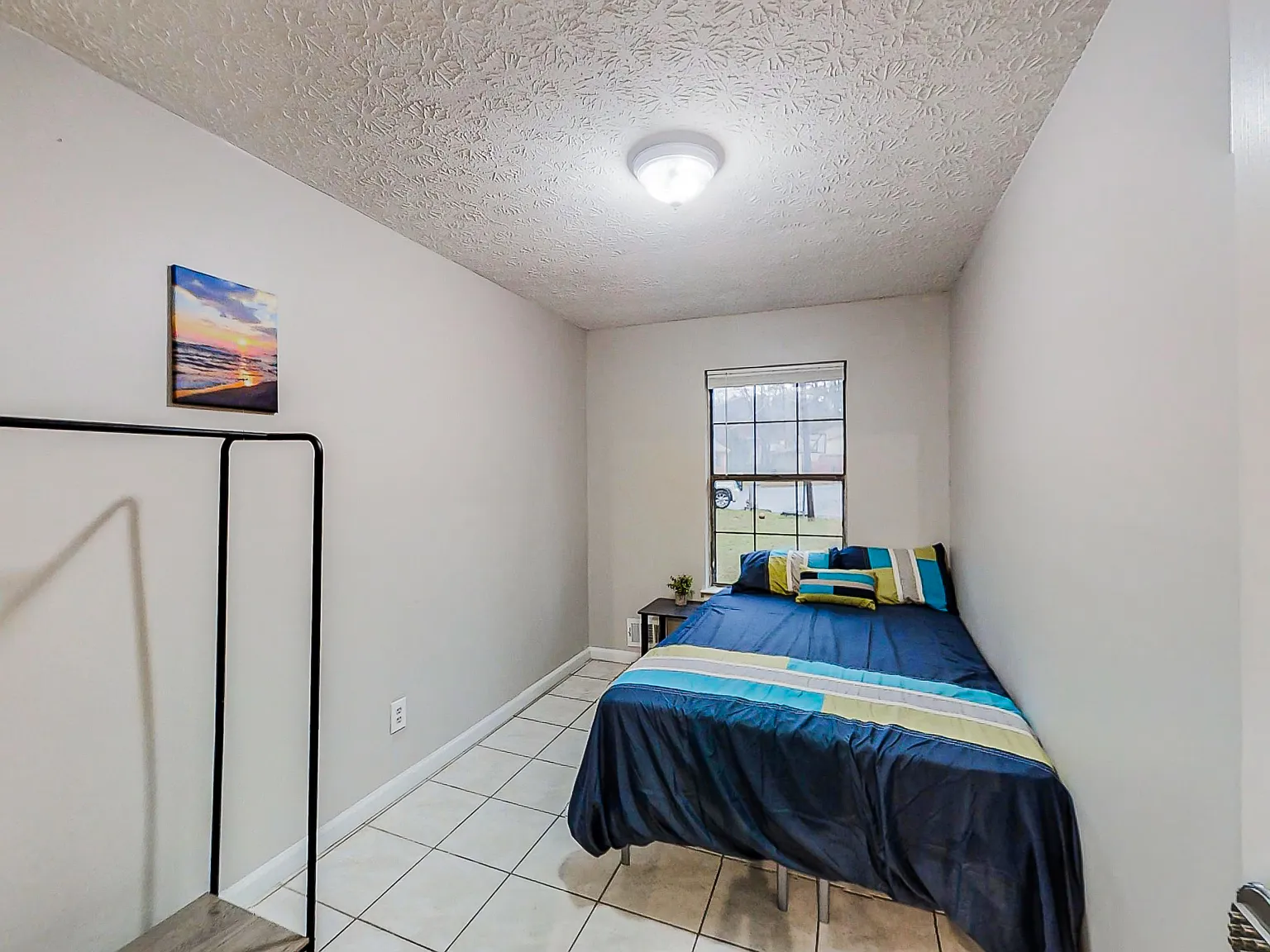 4 bed, 3.0 bath, 1958 sqft, $702 — Photo 1