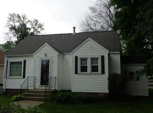 400 Thompson St, Essexville, MI