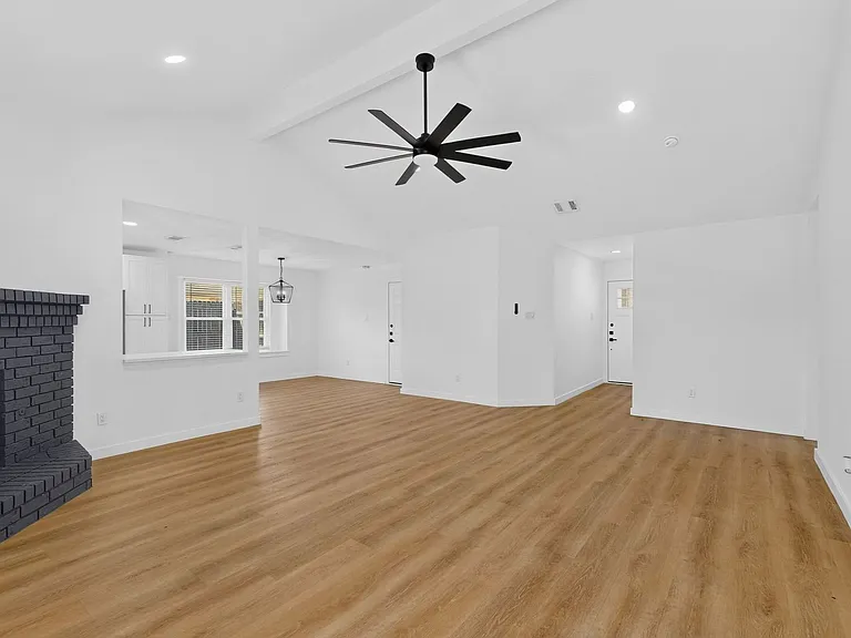 1313 Homestead St — Photo 7