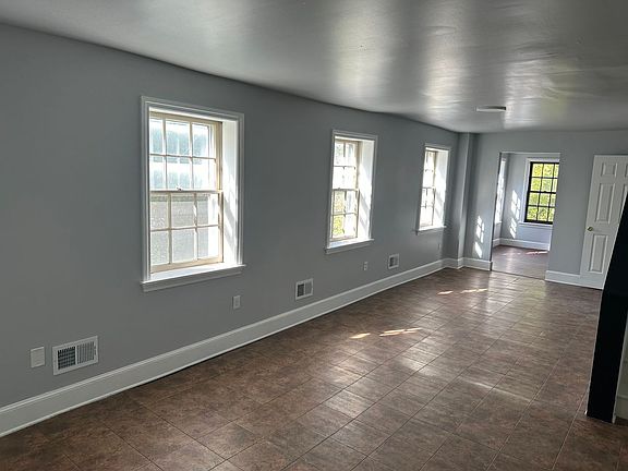 2nd image of 513 N West St #B