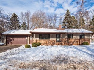 691 Tanglewood Dr, Shoreview, MN 55126