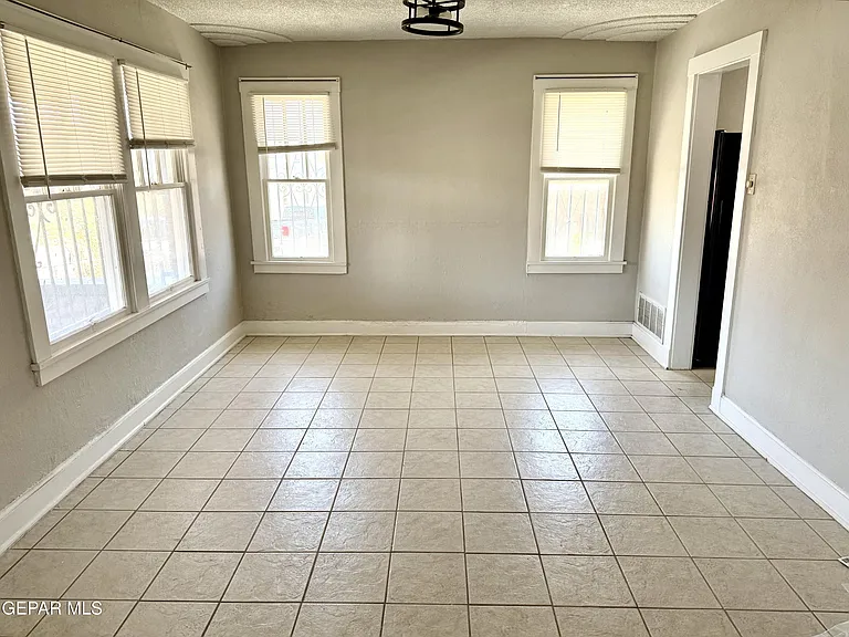 1709 N Stevens St — Photo 4