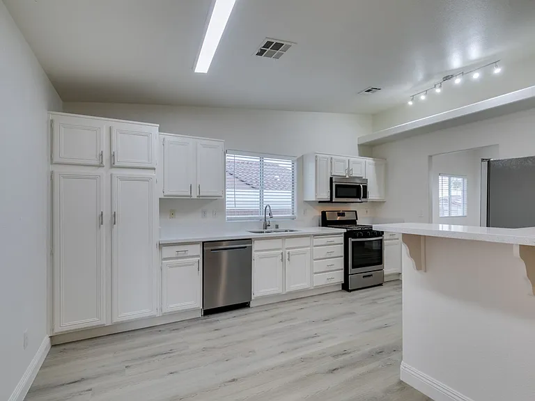 437 Palegold St — Photo 26