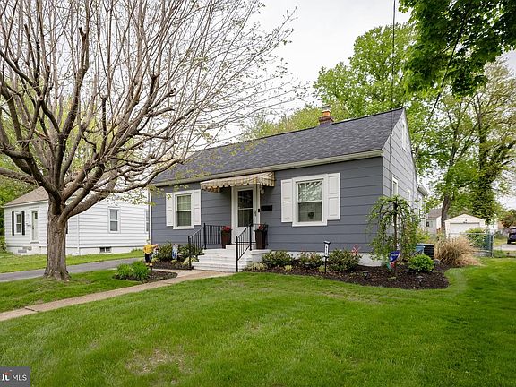 2nd image of 913 Aldon Rd
