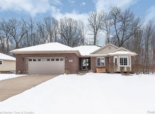 289 Crystal Ct, Howell, MI 48843