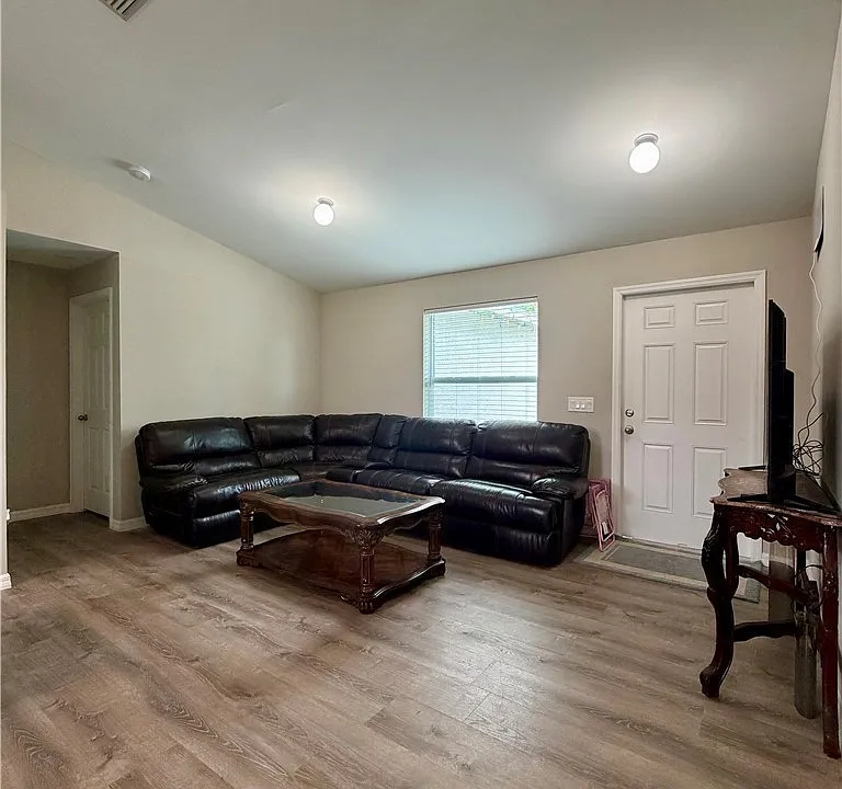 354 Mangonia Ave