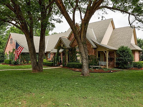 3rd image of 201 Hollowdale Cir