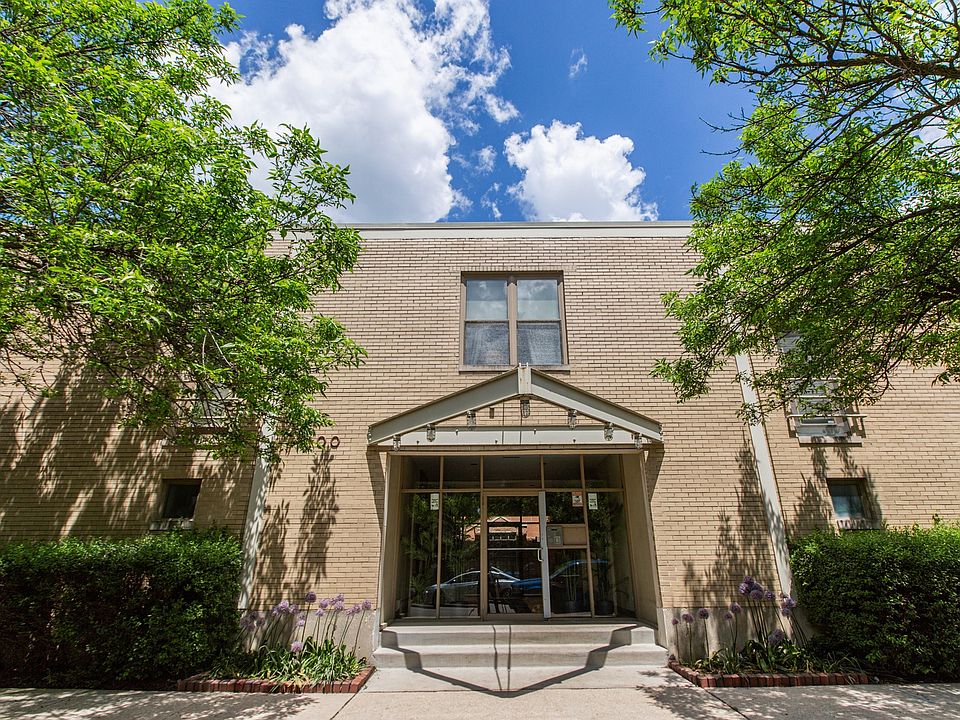 1st image of 1100 W Cornelia Ave APT 216