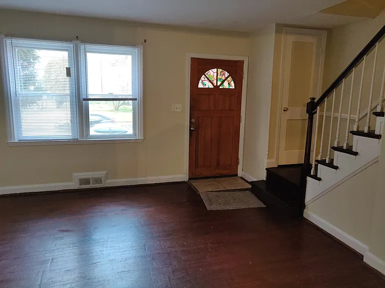 1013 Saint Dunstans Rd — Photo 3