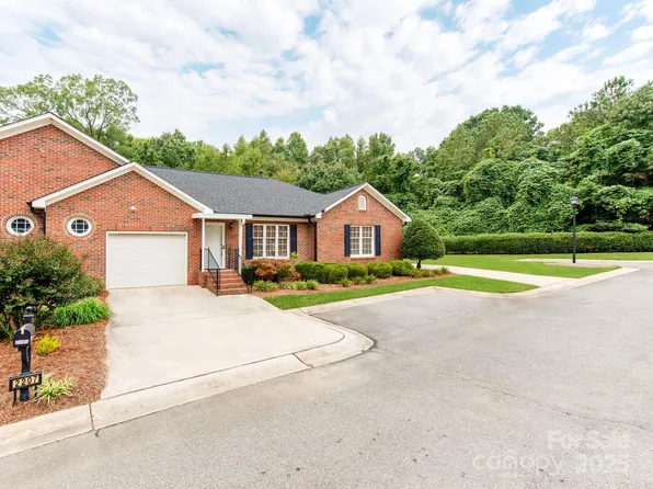2207 Windsor Woods Dr, Gastonia, NC 28054