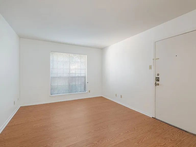 305 W Woodlawn Ave #103 — Photo 4