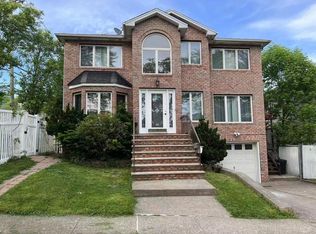 7 Whitaker Pl #2, Staten Island, NY 10304