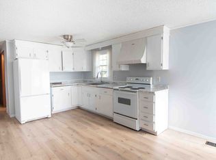 76 Straits Rd, Hatfield, MA 01038