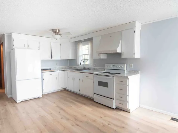 76 Straits Rd, Hatfield, MA 01038