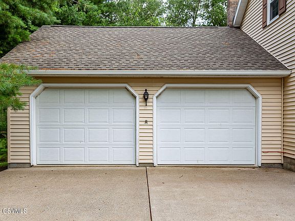 3rd image of 320 Fairmont Dr