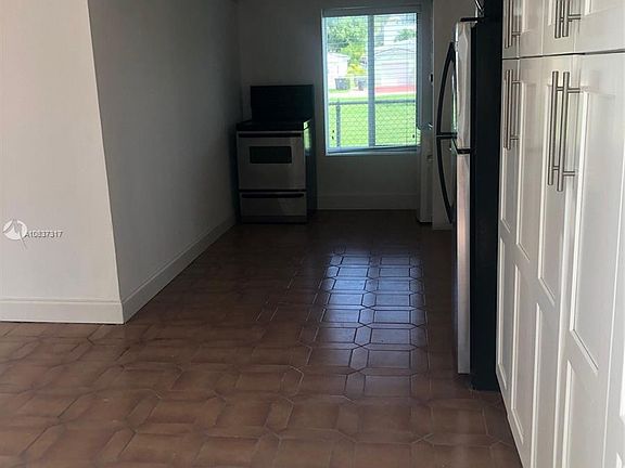 4th image of 8727 Carlyle Ave #A
