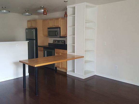 4th image of 801 N Orange St Unit 106