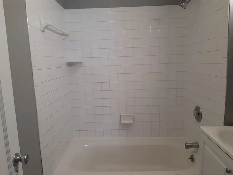 220 Fernwood Ave — Photo 4