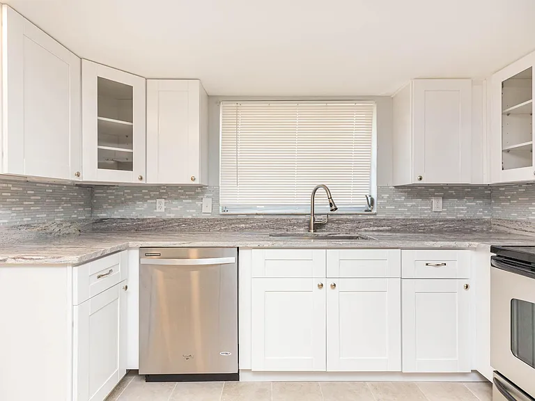 9016 Hunt Club Ln — Photo 16