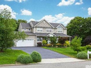 61 Lidge Dr, Farmingville, NY