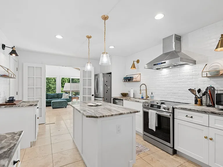 4036 Creekside Dr — Photo 11