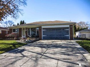 6829 Evangeline St, Dearborn Heights, MI 48127