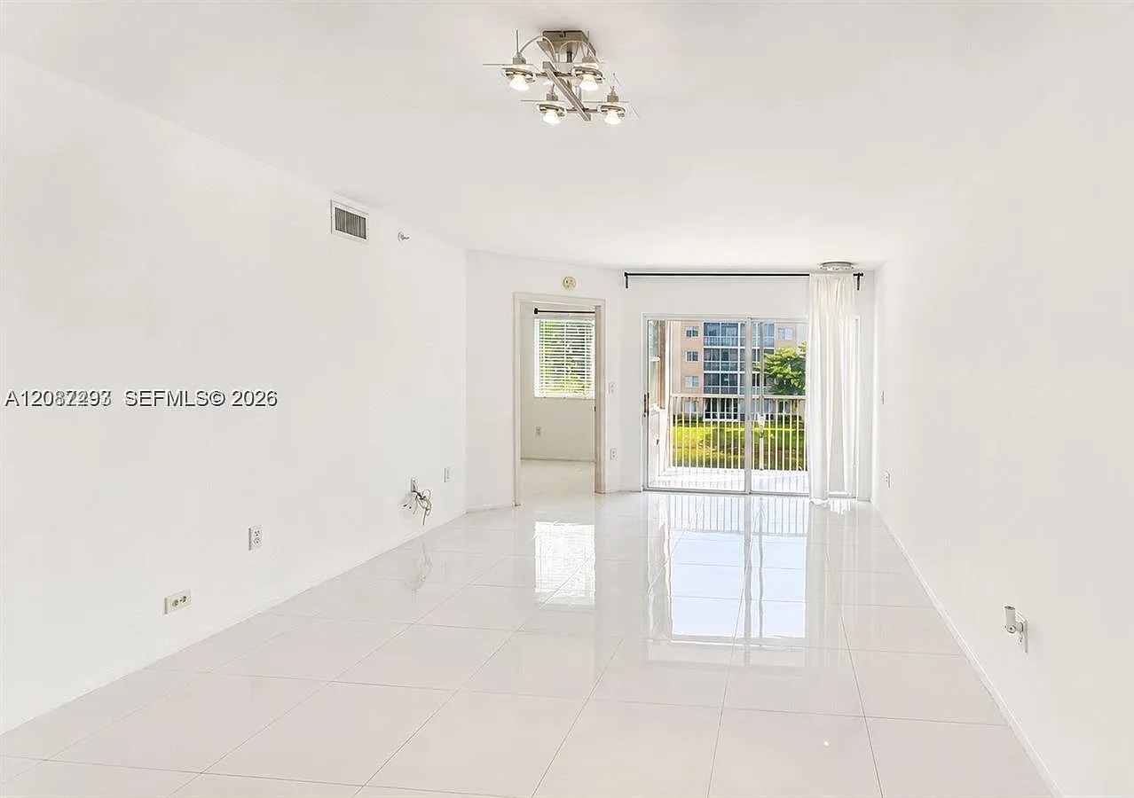 Weldon Condominium J — Photo 4