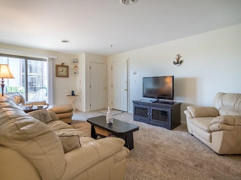 461 Ocean Blvd #6A — Photo 12