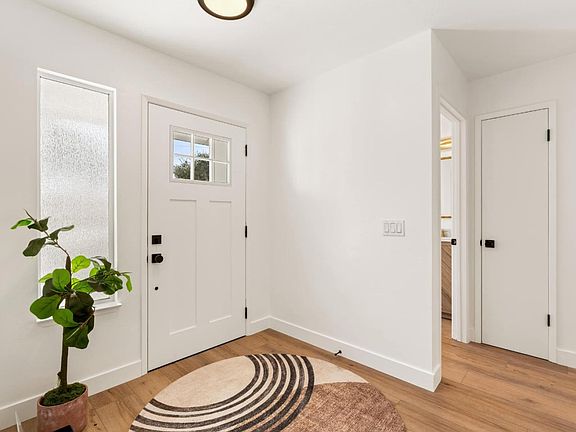 3rd image of 1105 Mescal Ave