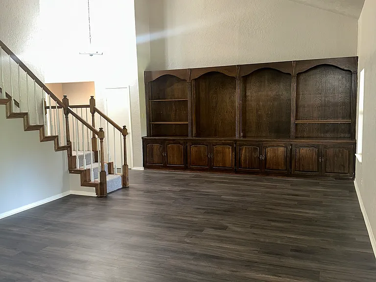 528 Sand Bend Dr — Photo 3