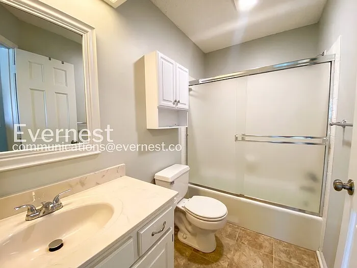 1104 E Pineview St — Photo 17
