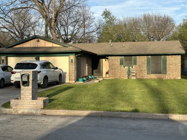 1708 Floral Dr, Gainesville, TX 76240